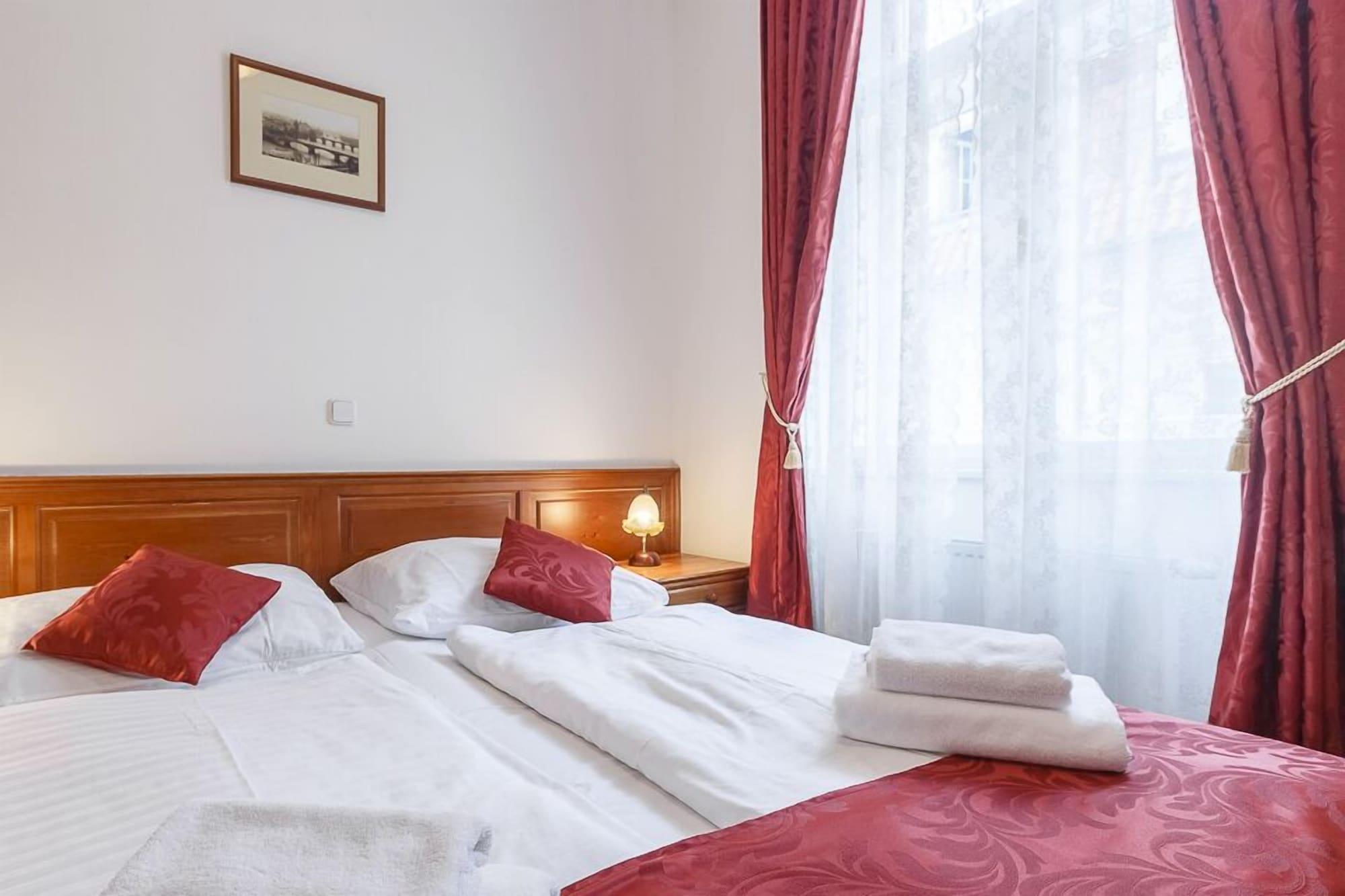 Liliova Old Town Hotell 4*